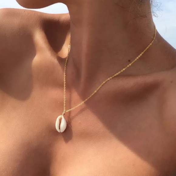 Shell Pendent Necklace - Picture 1 of 3